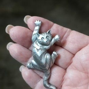 CLIMBING CAT BROACH